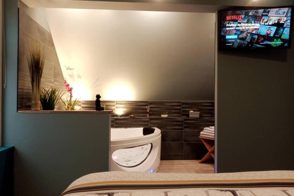 L'Evasion... Balneo. Apartman Sainte-Savine Kültér fotó
